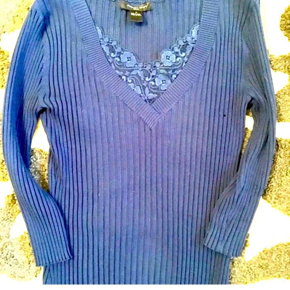 August Silk Max sweater